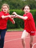 Tajan Mesarić i Veronika Kovač u ?tafeti limačica 4x100m